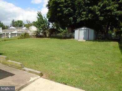 8439 Bay Dr, Pasadena, MD 21122 - photo 3