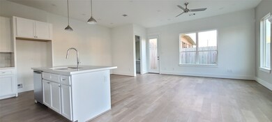 303 Sowbread St, Houston, TX 77018 - photo 3