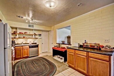 7 - Open Kitchen