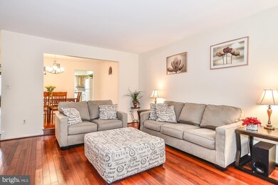 6804 Earthstar Ct, Springfield, VA 22152 - photo 5