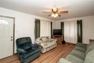 4038 40th St, Des Moines, IA 50310 - photo 5