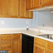 5834 N Holly Springs Dr, Capitol Heights, MD 20743 - photo 3