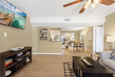 Split bedroom layout with living and kitchen in mi