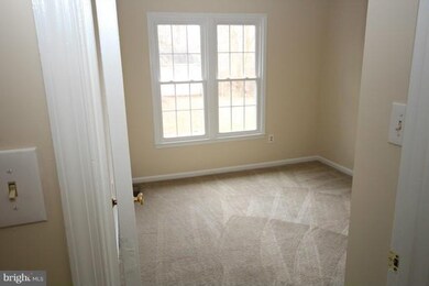 9452 Jenerio Ct, Lorton, VA 22079 - photo 6