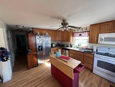 567 Daniel Webster Hwy, MerriMacK, NH 03054 - photo 4