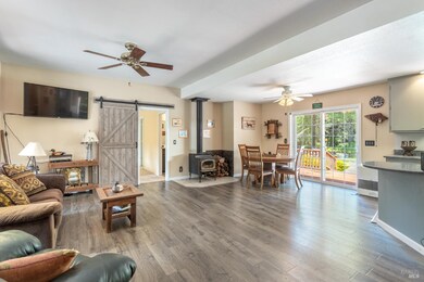 Living Rm / Dining Area