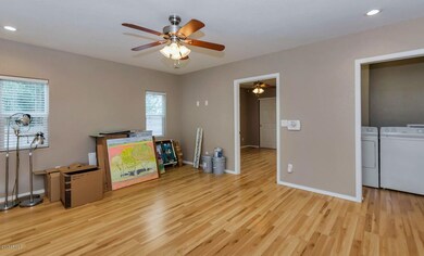 201 E Southern Ave-large-003-8-Main Livi