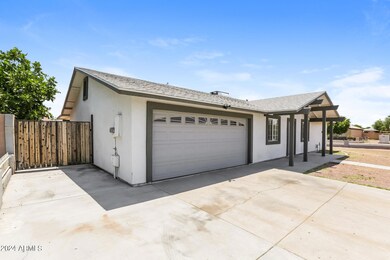 002-photo-front-view-13820554