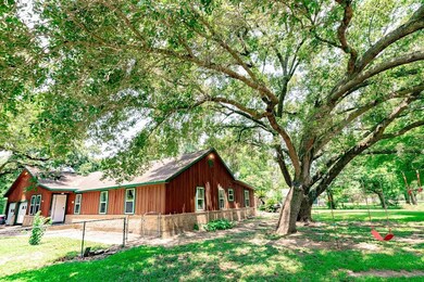 2130 W Dumble St, Alvin, TX 77511 - photo 4