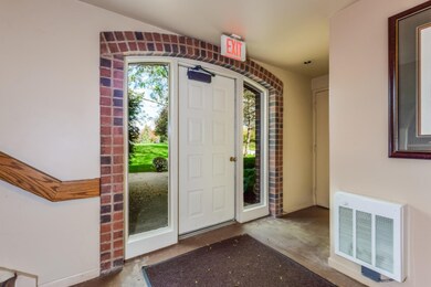 005-Foyer-4937131-medium