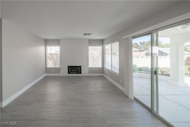 1804 Summit Pointe Dr, Las Vegas, NV 89117 - photo 6