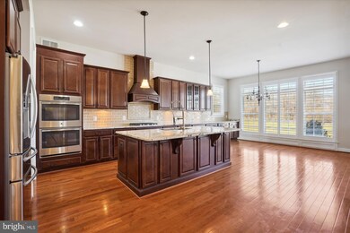 18539 Hepburn Cir, Purcellville, VA 20132 - photo 2