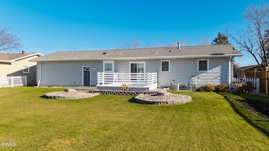 923 7th Ave NW, Valley City, ND 58072 - photo 2