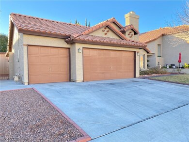 3313 Surfline Dr, Las Vegas, NV 89117 - photo 3