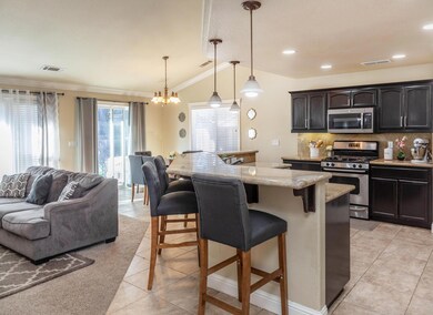 3418 Mearn Ct, Redding, CA 96002 - photo 7