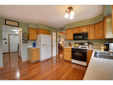 8831 Forest View Dr, Olmsted Falls, OH 44138 - photo 5