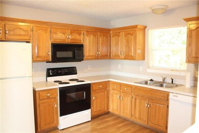 608 Willow Ct, Lansing, KS 66043 - photo 4