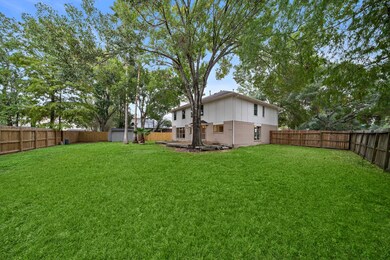 2102 Zavalla Cir, Friendswood, TX 77546 - photo 2