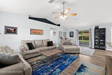 4760 Byron St., Cocoa, FL 32927-Living