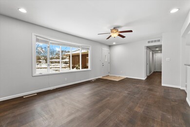 1328 Timberline Dr unit 5A, Joliet, IL 60431 - photo 3