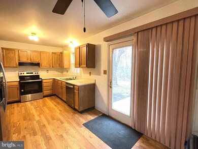 2254 N Point Dr, York, PA 17406 - photo 7