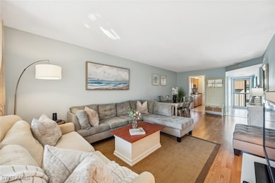 72 7th St S unit 305, Naples, FL 34102 - photo 5