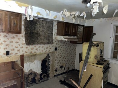 203 Elm St, Clairton, PA 15025 - photo 5