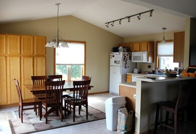 806 Longwood Dr unit 11, Oregon, WI 53575 - photo 3