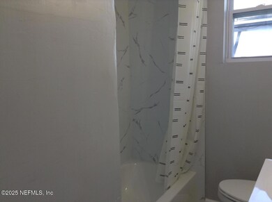 557 Chestnut Dr, Jacksonville, FL 32208 - photo 5