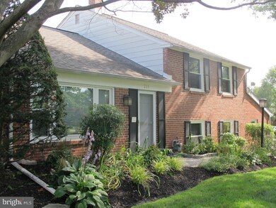 233 Canterbury Dr, Wallingford, PA 19086 - photo 3