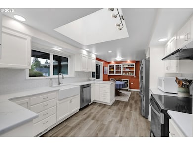 660 Elwood Dr, Eugene, OR 97401 - photo 6