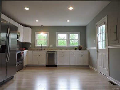 Eat-in kitchen