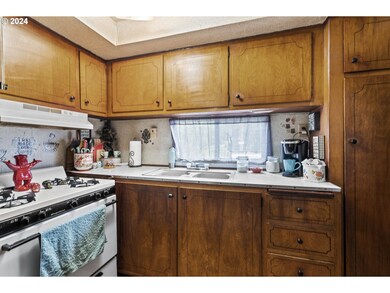 403 Azalea Dr, Grants Pass, OR 97526 - photo 6