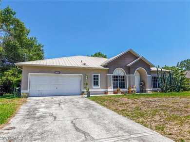 Ranch-style home with stucco siding, driveway, a g