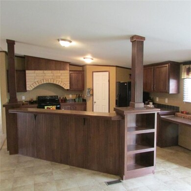 Kitchen Breakfast Bar, Bookcase and Planning Desk