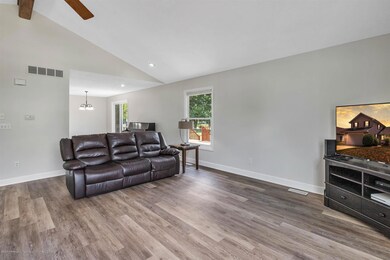 09-5905MacMillan Way-WindowStill-Re