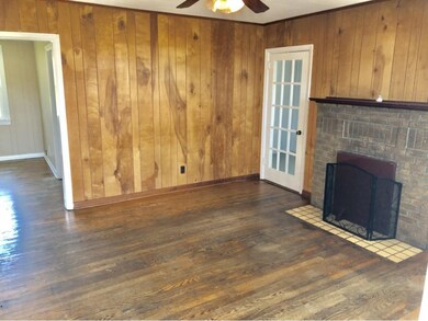 207 Young St, Johnson City, TN 37601 - photo 2