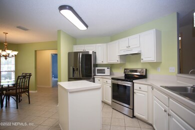 8048 Kilkelly Ln S, Jacksonville, FL 32244 - photo 5