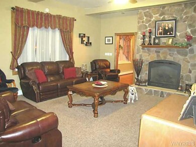 Living Room Spacious living room