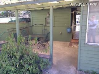 Lee covered patio