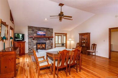 Enter the spacious main living area to vaulted cei