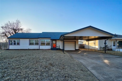 Ranch-style home with driveway, entry steps, an at