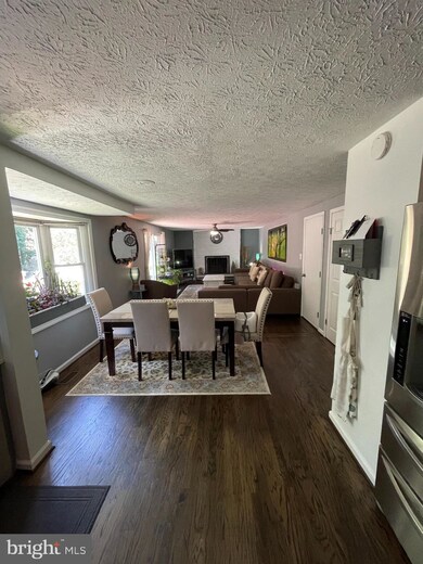 9002 Macsvega Ct, Lorton, VA 22079 - photo 6