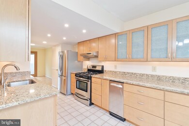 2045 Mayflower Dr, Woodbridge, VA 22192 - photo 6