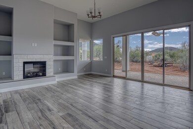 1601 E Ca-010-11-Living Ro-MLS_Size