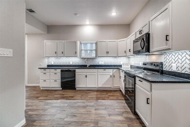 721 Maple St, Bonham, TX 75418 - photo 5