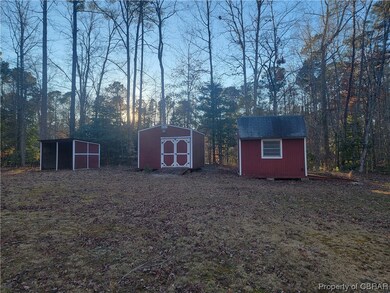 View of yard featuring a shed