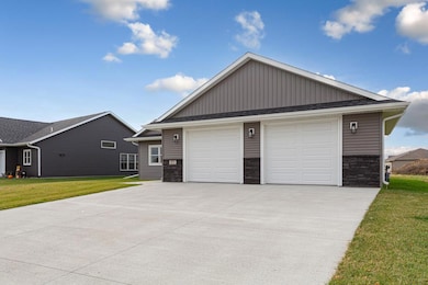 873 Escalade Ln SE, Owatonna, MN 55060 - photo 4