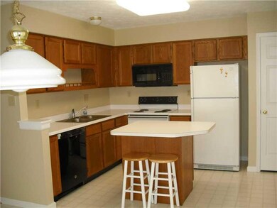 Kitchen. Large spacious kitchen with island. Refri