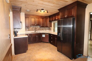 1744 Caxton Ln, Toledo, OH 43613 - photo 7